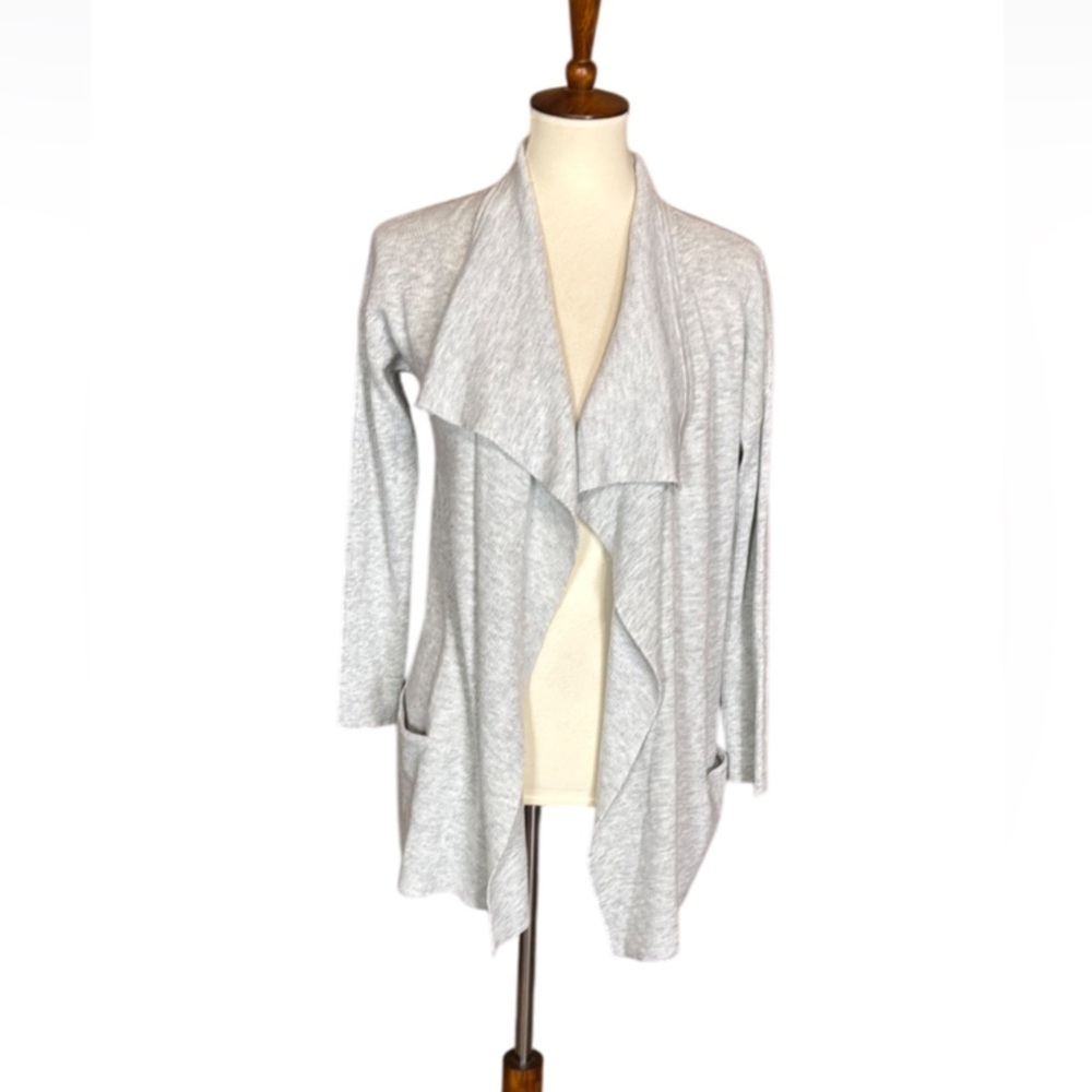 Kerisma Knits light gray heathered cardigan sweater Size Small